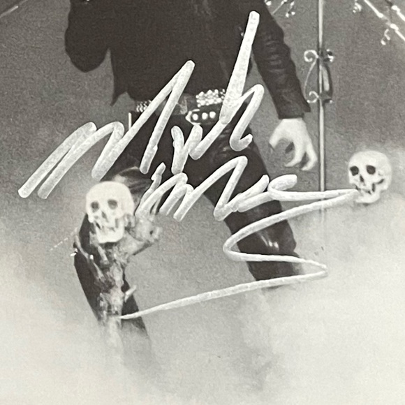 Motley Crue Fully Signed *Original* - Picture 6 of 6